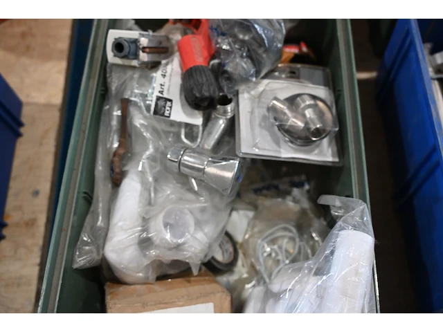 Bak diverse elektrisch materiaal - afbeelding 2 van  3
