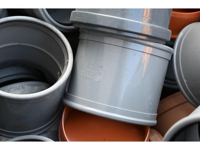 Bak diverse sanitaire hulpstukken - afbeelding 3 van  4