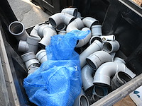 Bak diverse sanitaire hulpstukken - afbeelding 1 van  3