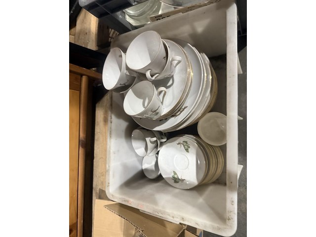 Bak diverse servies - afbeelding 1 van  1