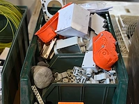 Bak diverse werkmateriaal - afbeelding 2 van  2