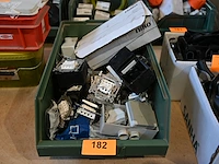 Bak diverse werkmateriaal - afbeelding 1 van  3