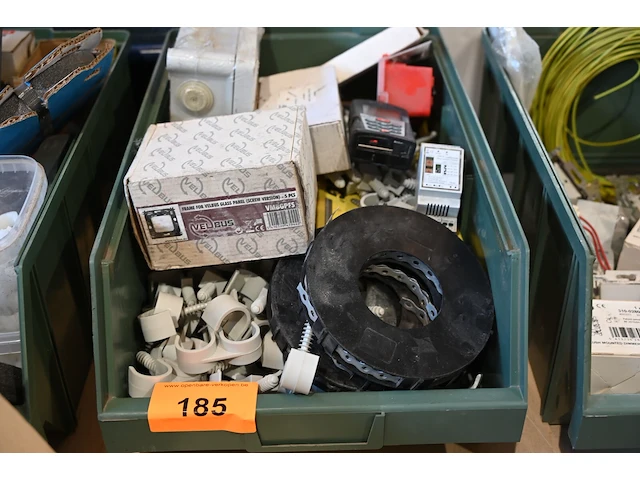 Bak diverse werkmateriaal - afbeelding 1 van  3