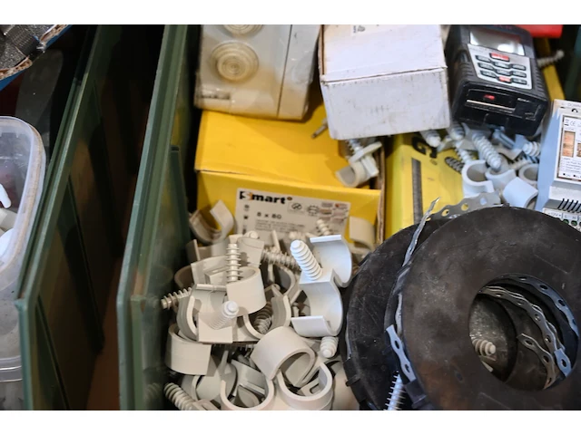 Bak diverse werkmateriaal - afbeelding 2 van  3