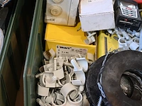 Bak diverse werkmateriaal - afbeelding 2 van  3