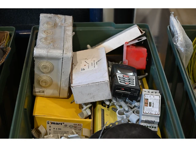 Bak diverse werkmateriaal - afbeelding 3 van  3
