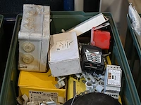 Bak diverse werkmateriaal - afbeelding 3 van  3