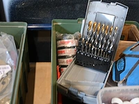 Bak diverse werkmateriaal - afbeelding 3 van  3