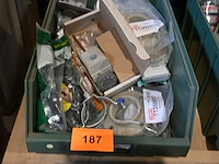 Bak diverse werkmateriaal - afbeelding 1 van  2