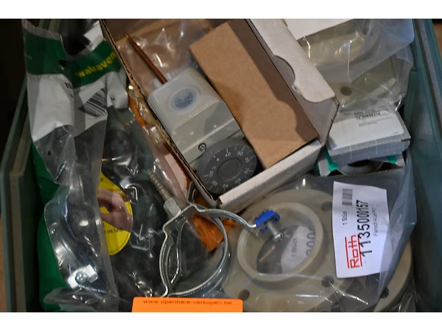 Bak diverse werkmateriaal - afbeelding 2 van  2