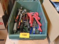 Bak diverse werkmateriaal - afbeelding 1 van  2