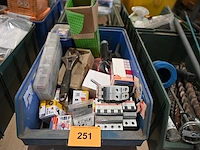Bak diverse werkmateriaal - afbeelding 1 van  2