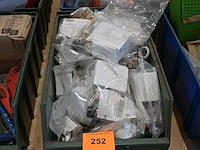 Bak diverse werkmateriaal - afbeelding 1 van  2