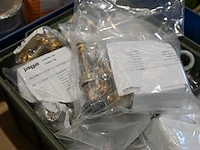 Bak diverse werkmateriaal - afbeelding 2 van  2