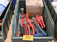 Bak diverse werkmateriaal - afbeelding 2 van  3