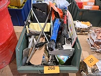 Bak diverse werkmateriaal - afbeelding 1 van  2