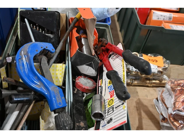 Bak diverse werkmateriaal - afbeelding 2 van  2