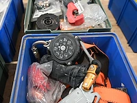 Bak diverse werkmateriaal - afbeelding 2 van  3