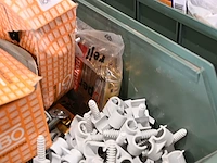 Bak diverse werkmateriaal - afbeelding 2 van  2