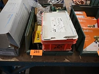 Bak diverse werkmateriaal - afbeelding 1 van  3