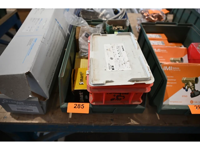 Bak diverse werkmateriaal - afbeelding 2 van  3