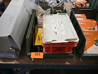 Bak diverse werkmateriaal - afbeelding 2 van  3
