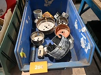 Bak diverse werkmateriaal - afbeelding 1 van  3