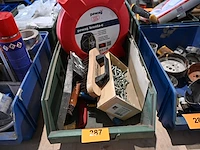 Bak diverse werkmateriaal - afbeelding 1 van  2