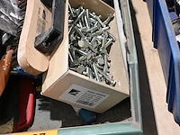 Bak diverse werkmateriaal - afbeelding 2 van  2