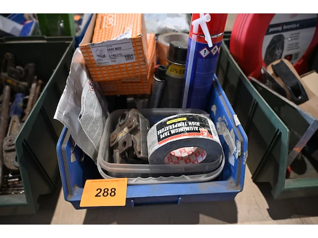 Bak diverse werkmateriaal - afbeelding 1 van  2