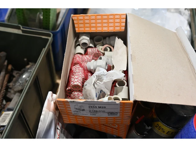 Bak diverse werkmateriaal - afbeelding 2 van  2