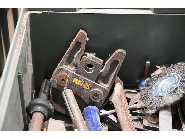 Bak diverse werkmateriaal - afbeelding 2 van  3