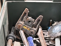 Bak diverse werkmateriaal - afbeelding 2 van  3