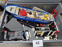 Bak gevuld met lego - afbeelding 1 van  3