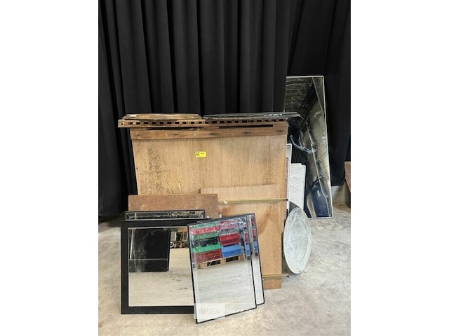 Bak grote partij spiegels - afbeelding 1 van  9