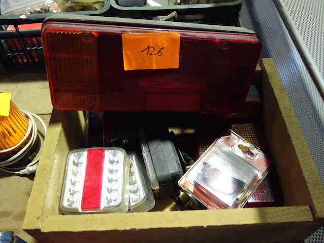 Bak lichten voor auto - afbeelding 1 van  1