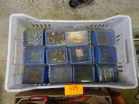 Bak met 12 bakjes vijzen, nagels e.d. - afbeelding 1 van  10