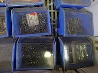 Bak met 12 bakjes vijzen, nagels e.d. - afbeelding 4 van  10