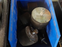 Bak met 4 grote en 4 kleine motorenrubbers - afbeelding 1 van  2