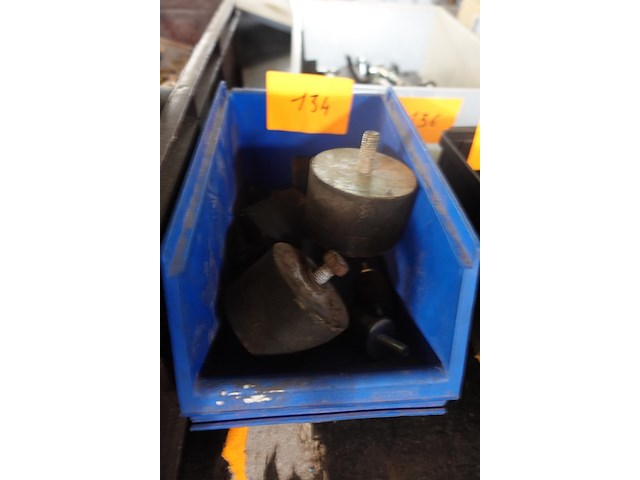Bak met 4 grote en 4 kleine motorenrubbers - afbeelding 2 van  2