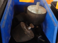 Bak met 4 grote en 4 kleine motorenrubbers - afbeelding 2 van  2