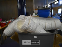 Bak met bekers en deksels - afbeelding 2 van  2