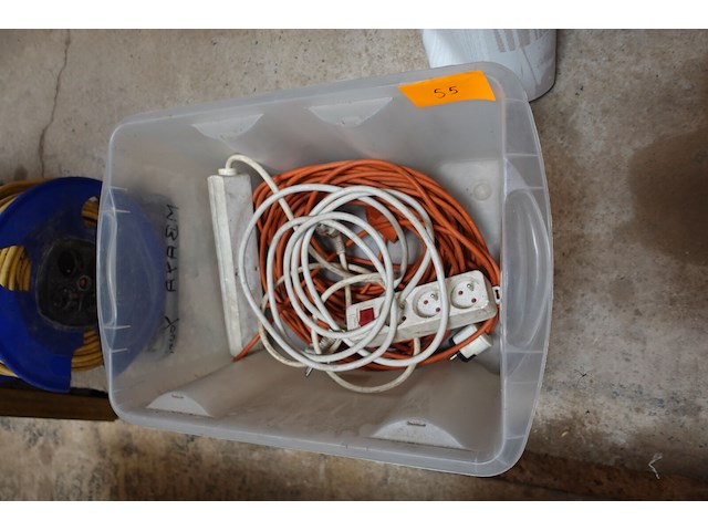 Bak met contactdoos en verlengkabel - afbeelding 1 van  2