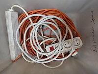 Bak met contactdoos en verlengkabel - afbeelding 2 van  2