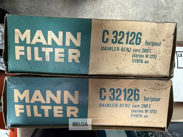 Bak met div olie- en luchtfilters mercedes - afbeelding 8 van  9