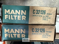 Bak met div olie- en luchtfilters mercedes - afbeelding 8 van  9