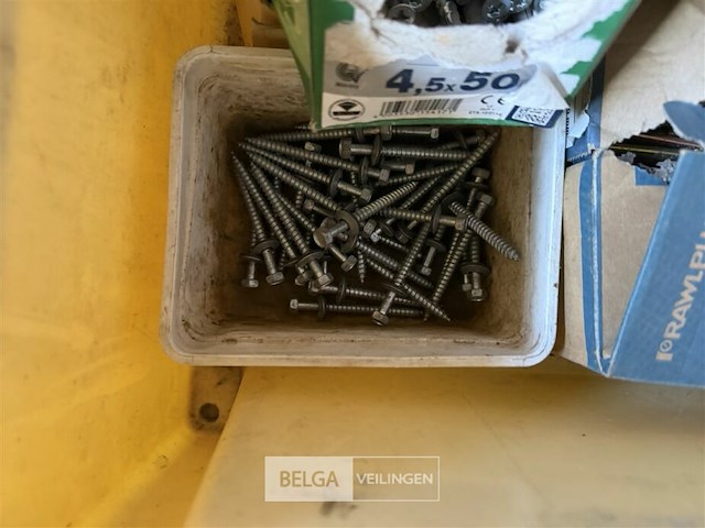 Bak met div schroeven - afbeelding 2 van  9