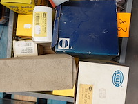 Bak met diverse verlichting voornamelijk hella - afbeelding 4 van  4
