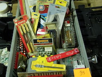 Bak met diversen (nieuw materiaal) - afbeelding 1 van  1