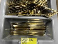 Bak met goud eetgerei - afbeelding 3 van  6